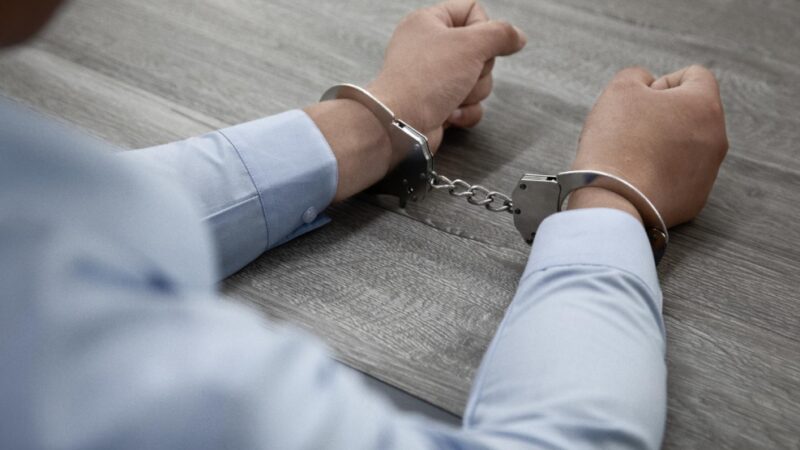 28-letni mężczyzna usiłujący ukraść słodycze ze sklepu Dino został zatrzymany przez policjanta po służbie