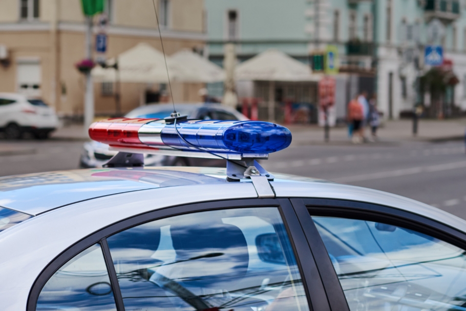 Policja w Koninie poszukuje sprawcy kradzieży torebki seniorki