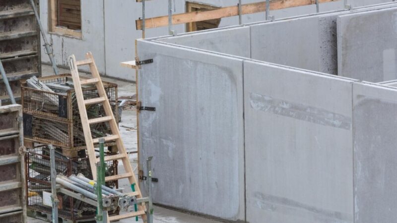 Nowe zadaszone boisko przy kolskiej „dwójce” – inwestycja, która zmieni życie mieszkańców!
