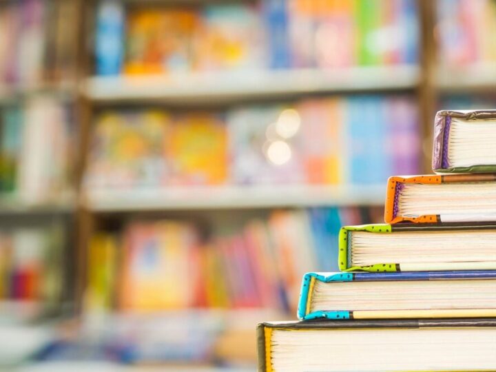 Akwarelowa uczta w bibliotece: odkryj piękno plenerowych dzieł