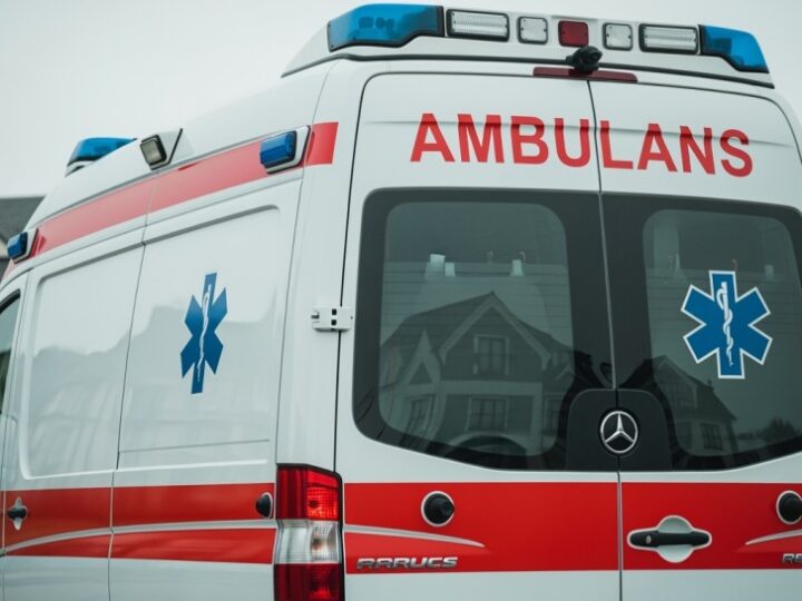 Bezpieczne Wszystkich Świętych – jak uniknąć zagrożeń w drodze i na cmentarzach