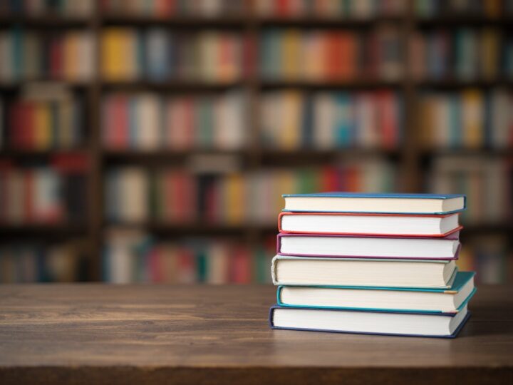 Liryczny wieczór poezji o jesiennej miłości w bibliotece