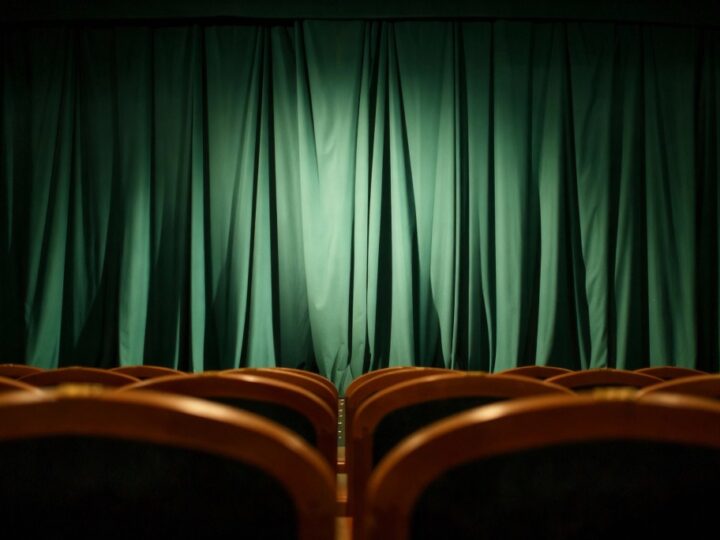 Świąteczna przygoda dla dzieci: wyjazd do Teatru Animacji na „Bombkę z Gwiazdką”