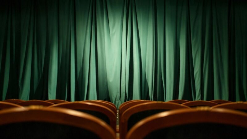 Świąteczna przygoda dla dzieci: wyjazd do Teatru Animacji na „Bombkę z Gwiazdką”