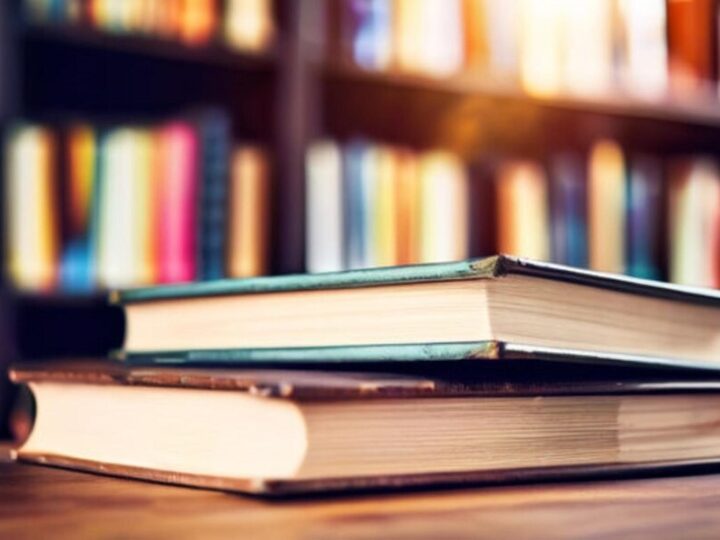 Pierwszoklasiści odkrywają świat książek w bibliotece w Chorzeniu