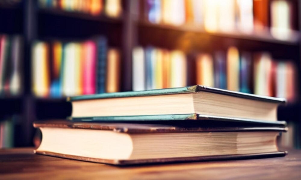 Pierwszoklasiści odkrywają świat książek w bibliotece w Chorzeniu