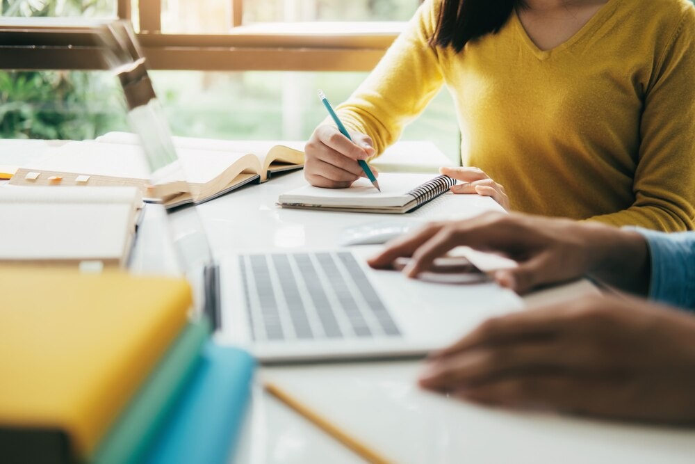 Uczniowie z Rzgowa odkrywają historię książki w Filii „Starówka”