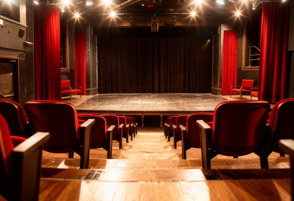 Zabawna przypowieść o życiu i śmierci w „Zapisach śmiertelnika” w Kinie Konesera