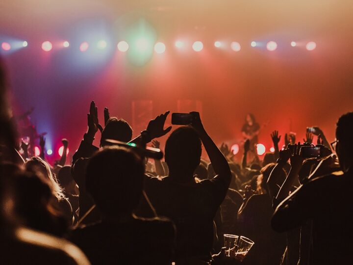 Ballady Dylana i Cohena w Krzymowie: Melancholijny koncert Tadeusza Grzejszczaka