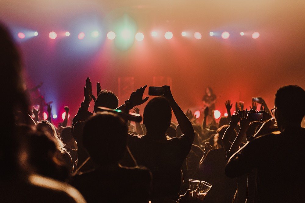 Ballady Dylana i Cohena w Krzymowie: Melancholijny koncert Tadeusza Grzejszczaka