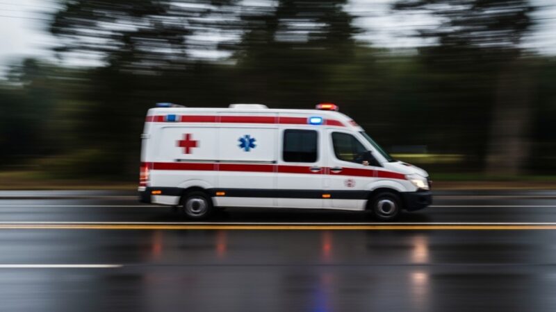 Straż Miejska ratuje wychłodzonego mężczyznę z ławki w Koninie