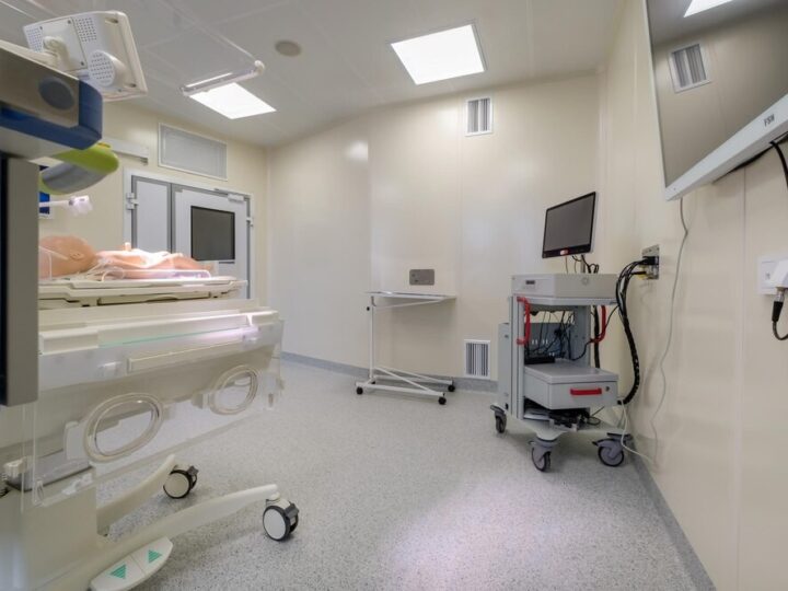 Policjanci w Ślesinie uczą dzieci, jak bezpiecznie spędzać ferie zimowe