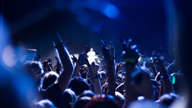 Seniorzy na scenie w Koninie: koncert pełen energii i radości