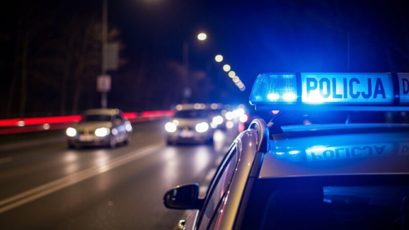 KONIŃSCY POLICJANCI ZATRZYMALI TRZY OSOBY I ODZYSKALI SKRADZIONE SAMOCHODY