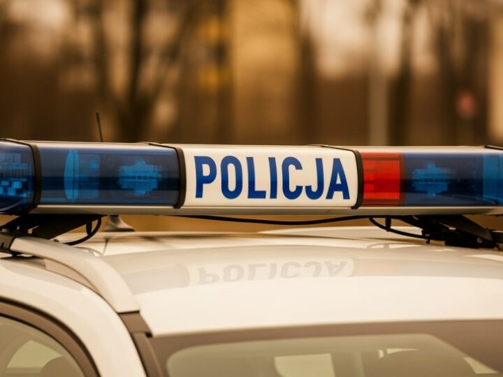 Policja w Koninie poszukuje mężczyzny podejrzanego o kradzież złotych łańcuszków