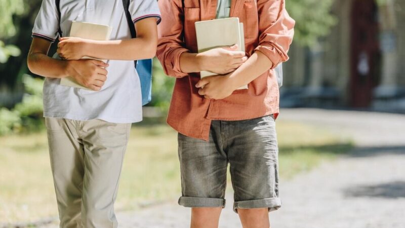 Edukacja o bezpieczeństwie dzieci na drogach: debaty i spektakl w Koninie