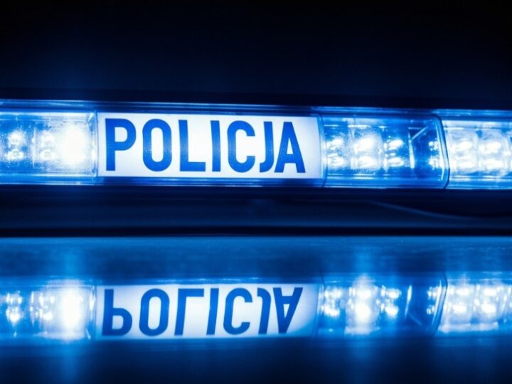 Nielegalny kierowca z narkotykami w ręku i na celowniku policji