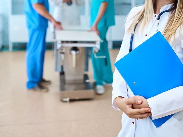 Policjanci edukują przedszkolaki o bezpieczeństwie w Koninie