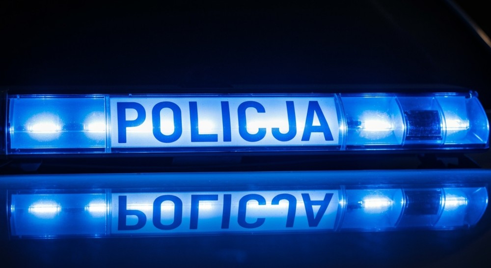 Mężczyzna zatrzymany po interwencji policji – nakaz opuszczenia mieszkania i zakaz zbliżania się do partnerki