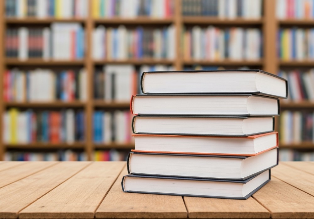 Literacka przygoda z Rafałem Grupińskim w Bibliotece w Koninie