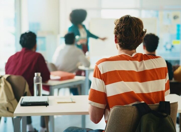 Straż Miejska w Koninie: edukacyjne spotkania z mieszkańcami dla wszystkich pokoleń