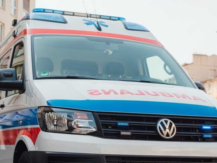 Bezpieczne żniwa: Policja i strażacy w akcji w Koninie