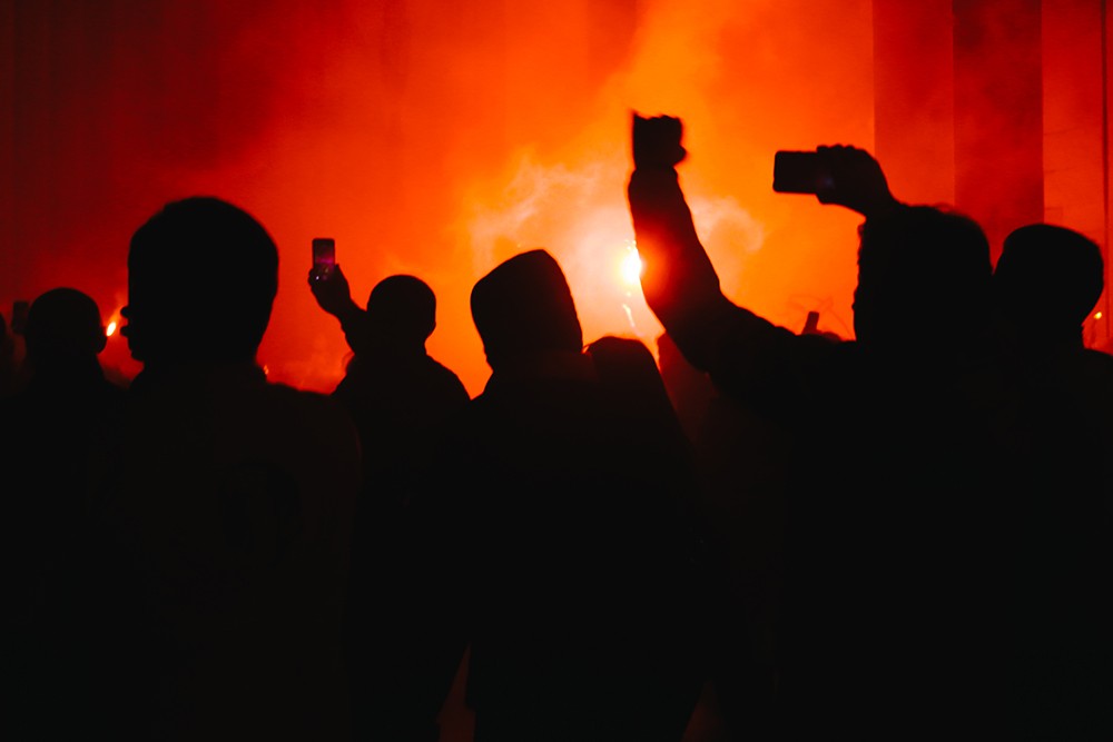 Głupiec Kacpra Dangera: komedia i akrobatyka w jednym!