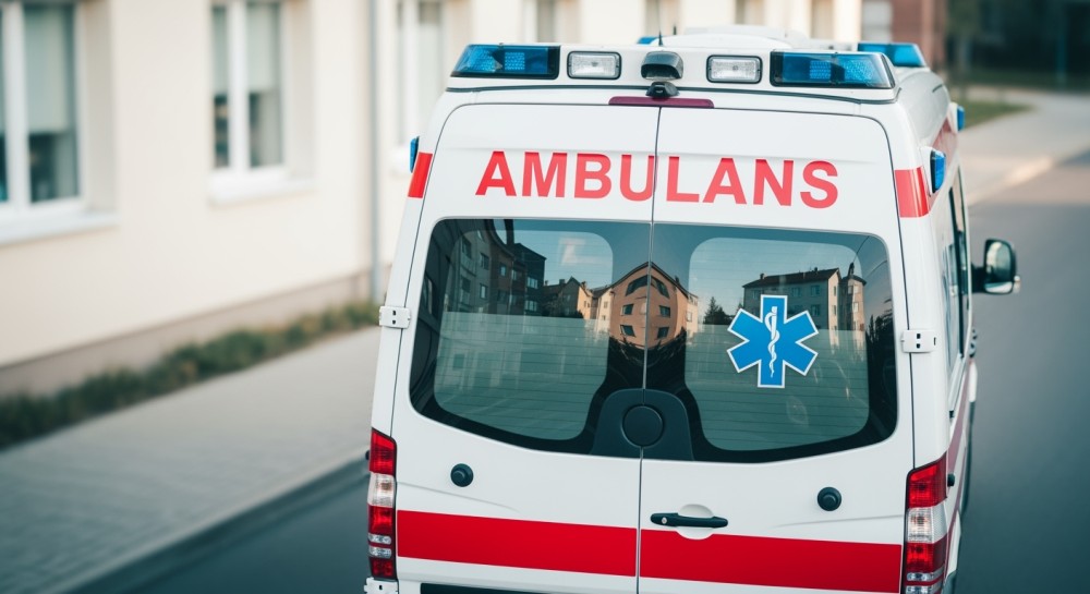 Harcerze uczą się bezpieczeństwa nad wodą z pomocą policji