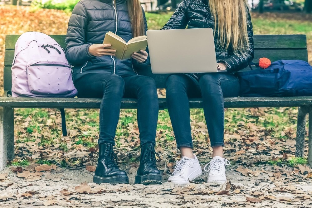 Kreatywne wakacje w Krzymowie: Biblioteka zaprasza dzieci do zabawy i nauki