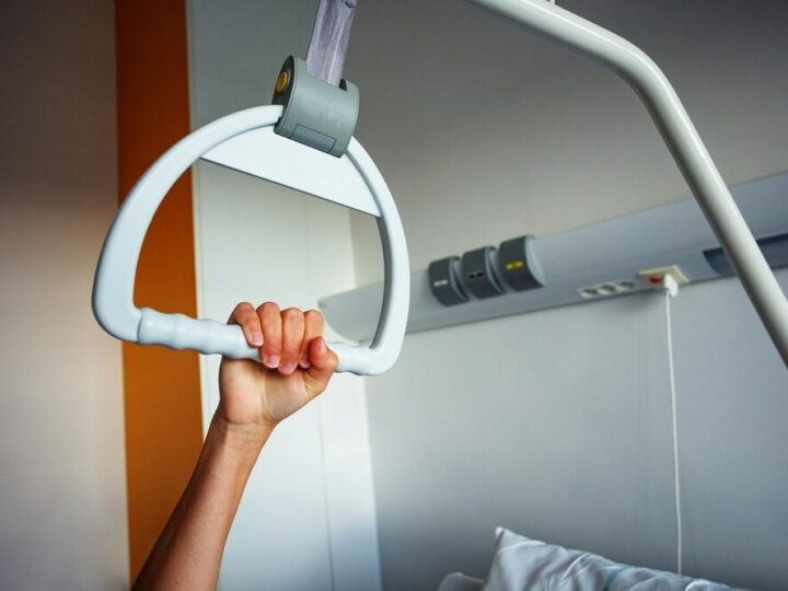 Dyrektorzy szkół w Koninie uczą się, jak reagować na zagrożenia z powietrza