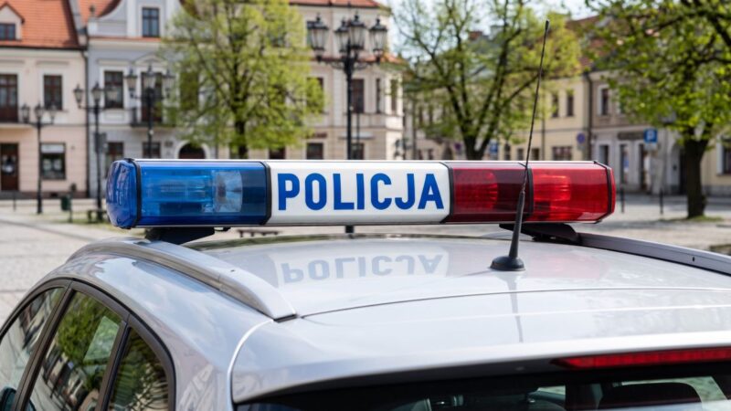 Wszystkich Świętych: policja przypomina o bezpieczeństwie na cmentarzach i w tłumie